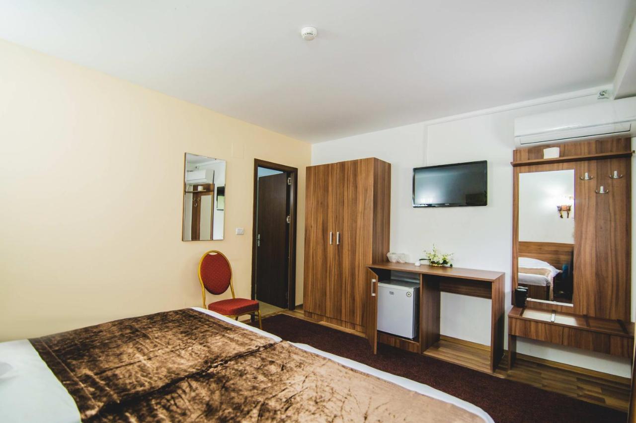 Class Hotel