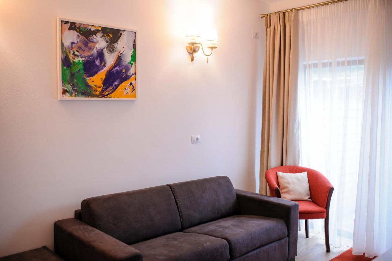 Class Hotel